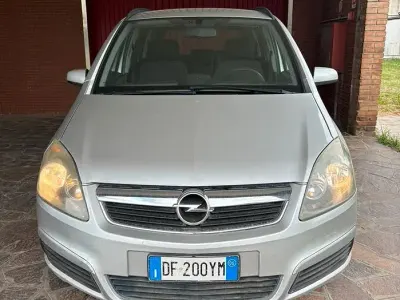 Usata Opel Zafira 140 CV (102 kW) 2006 Grigio Monovolume