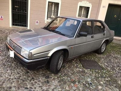 Begagnad Alfa Romeo 90 132 HK (97 kW) 1986 Silver Sedan