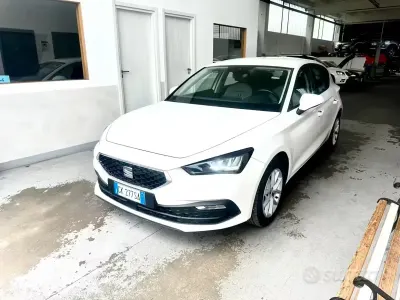 Käytetty Seat Leon Business 116 HP (85 kW) 2022 Valkoinen Sedan