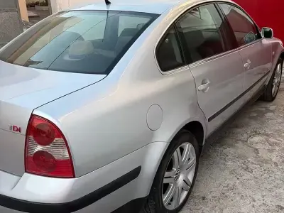 Usata VW Passat 130 CV (95 kW) 2003 Grigio Berlina