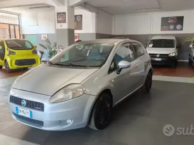 Usata Fiat Grande Punto Active 75 CV (55 kW) 2008 Grigio Utilitaria