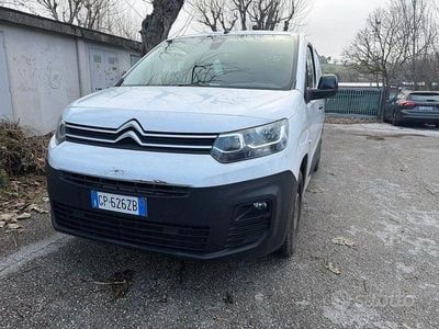 Begagnad Citroën Berlingo 102 HK (75 kW) 2023 Vit Minibuss