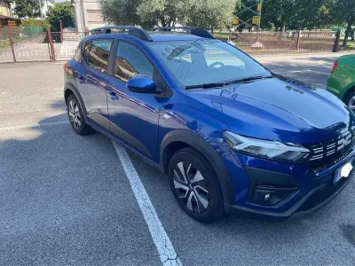 Usata Dacia Sandero Expression 101 CV (74 kW) 2024 Blu/azzurro Berlina