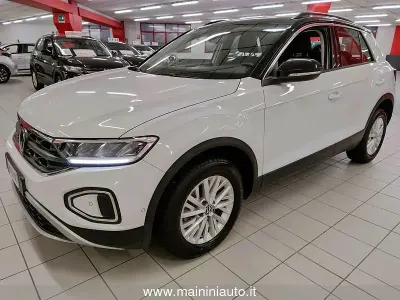 Usata VW T-Roc Life 110 CV (80 kW) 2023 Bianco SUV