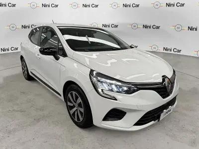 Usata Renault Clio V Equilibre 101 CV (74 kW) 2022 Bianco Utilitaria