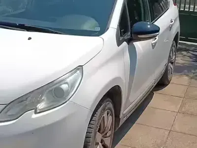 Usata Peugeot 2008 82 CV (60 kW) 2015 Bianco SUV