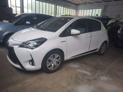 Usata Toyota Yaris Hybrid 75 CV (55 kW) 2017 Other Berlina