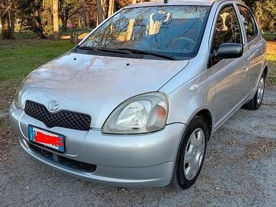 Usata Toyota Yaris 2001 Grigio Berlina