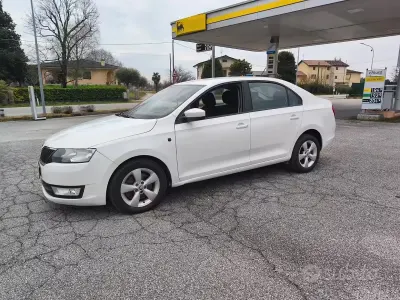Usado Skoda Rapid 105 CV (77 kW) 2013 Blanco Utilitario