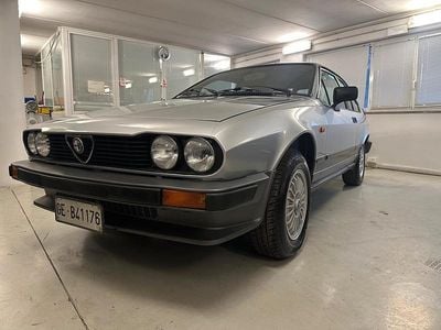 Usata Alfa Romeo Alfetta 130 CV (95 kW) 1984 Argento Berlina