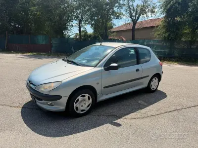 Usata Peugeot 206 60 CV (44 kW) 2002 Grigio Berlina