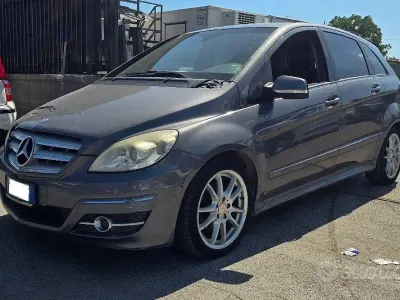 Begagnad Mercedes B200