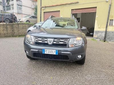 Usata Dacia Duster Lauréate 110 CV (80 kW) 2016 Grigio SUV