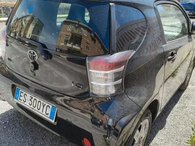 Usata Toyota iQ 68 CV (50 kW) 2009 Nero Utilitaria