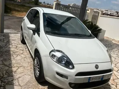Usata Fiat Punto 77 CV (56 kW) 2012 Bianco Utilitaria