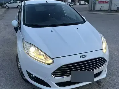Usata Ford Fiesta 95 CV (69 kW) 2015 Bianco Utilitaria
