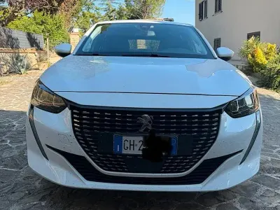 Usata Peugeot 208 102 CV (75 kW) 2021 Bianco Utilitaria