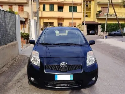 Usata Toyota Yaris Sol 101 CV (74 kW) 2010 Nero Utilitaria