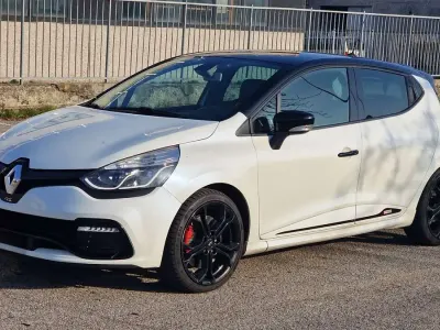 Usata Renault Clio IV R.S. 200 CV (147 kW) 2014 Berlina