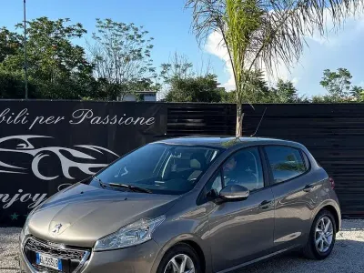 Usata Peugeot 208 Allure 68 CV (50 kW) 2012 Giallo Utilitaria