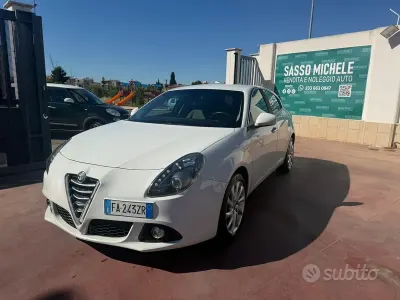 Usata Alfa Romeo Giulietta Exclusive 120 CV (88 kW) 2015 Bianco Utilitaria
