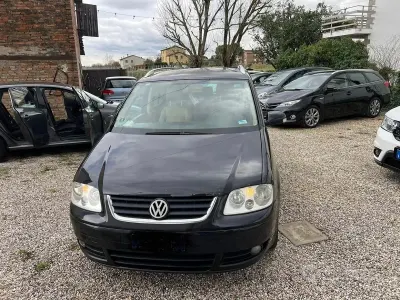Begagnad VW Touran Highline 115 HK (84 kW) 2005 Svart Minibuss