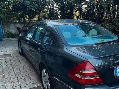 Usata Mercedes E220 2005 Grigio Berlina
