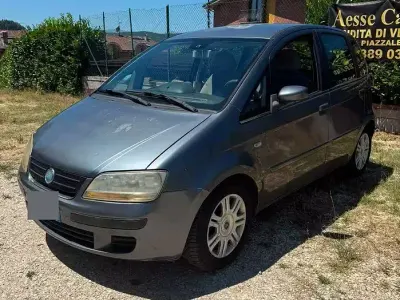 Usata Fiat Idea 101 CV (74 kW) 2005 Bluazzurro Monovolume