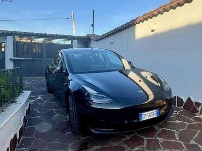 Nero Usata 2023 Tesla Model 3 Standard Range Berlina | 27.900 € (Buon prezzo)