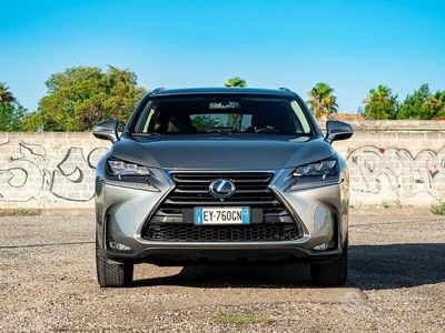 Usata Lexus NX300h Luxury Line 197 CV (144 kW) 2015 Argento SUV