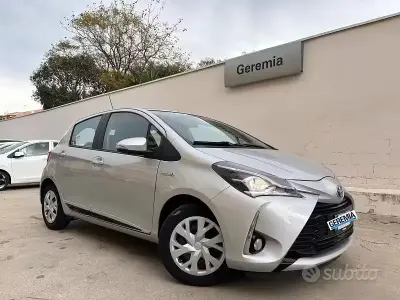 Brugt Toyota Yaris Hybrid Active 92 HK (67 kW) 2020 Grå Sedan