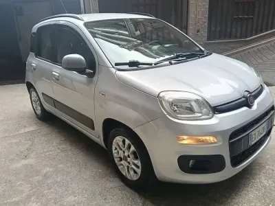 Usata Fiat Panda Lounge 69 CV (50 kW) 2014 Argento Utilitaria