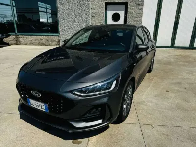 Usata Ford Focus ST-Line 125 CV (91 kW) 2022 Grigio Berlina