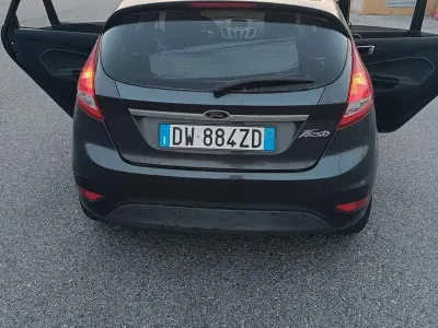 Usata Ford Fiesta 82 CV (60 kW) 2009 Nero Berlina