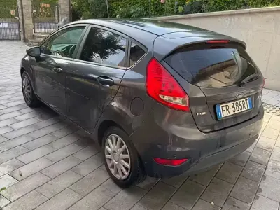 Usata Ford Fiesta 68 CV (50 kW) 2010 Blu Berlina