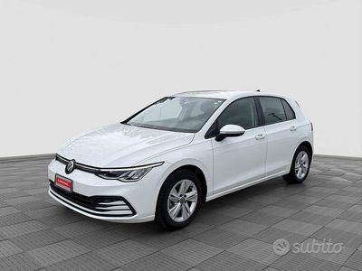 Usata VW Golf VIII Life 110 CV (80 kW) 2023 Pure white Berlina
