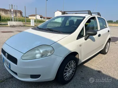 Usata Fiat Grande Punto 69 CV (50 kW) 2012 Bianco Utilitaria