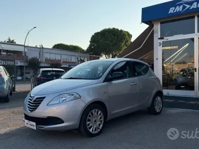 Usata Lancia Ypsilon 69 CV (50 kW) 2015 Grigio Utilitaria