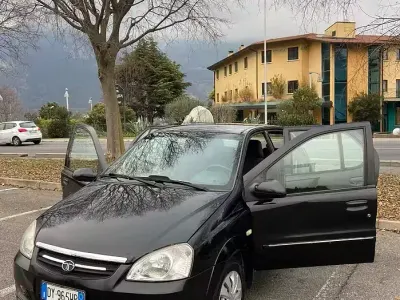 Usata Tata Indica 85 CV (62 kW) 2010 Nero Berlina