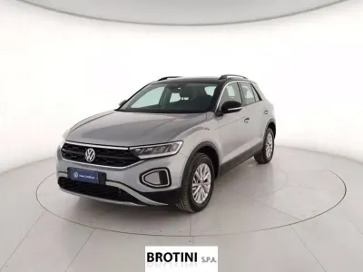 Usata VW T-Roc Life 150 CV (110 kW) 2025 Grigio metallizzato SUV