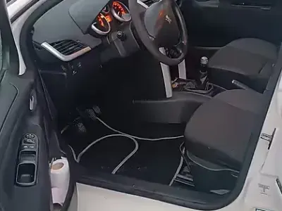 Usata Peugeot 207 73 CV (53 kW) 2013 Bianco Berlina
