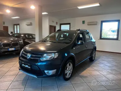 Usata Dacia Sandero Stepway 90 CV (66 kW) 2016 Grigio SUV