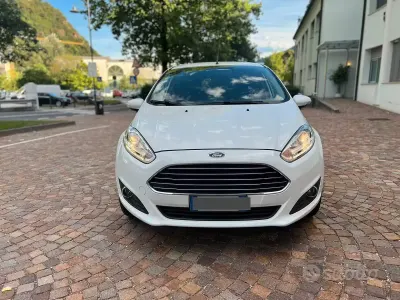 Usata Ford Fiesta 89 CV (65 kW) 2017 Bianco Utilitaria