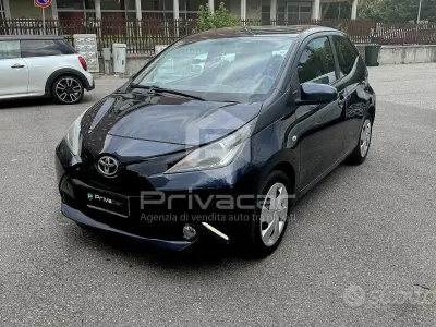 Usata Toyota Aygo Cool 69 CV (50 kW) 2014 Bluazzurro Utilitaria
