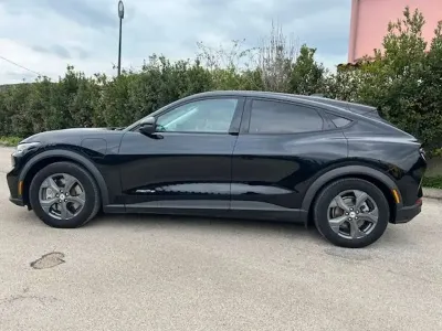 Usata Ford Mustang Mach-E Premium 100 kW (136 CV) 2021 Nero SUV