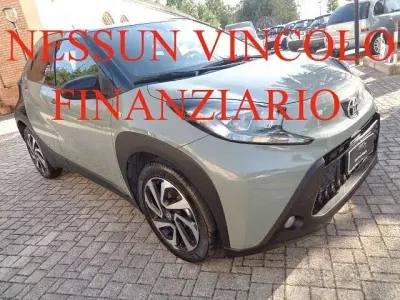 Usata Toyota Aygo X Trend 72 CV (52 kW) 2025 Verde SUV