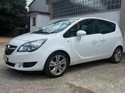 Usata Opel Meriva Design Edition 110 CV (80 kW) 2015 Bianco Monovolume