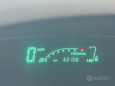 Usata Toyota Yaris 65 CV (47 kW) 2005 Grigio Berlina