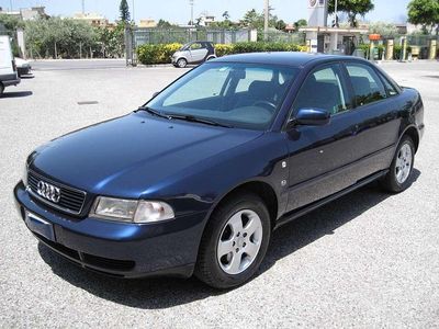 Blu/azzurro Usata 1995 Audi A4 Advanced Berlina | 2300 €