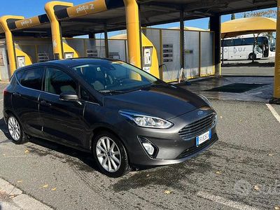 Usata Ford Fiesta Titanium 85 CV (62 kW) 2018 Grigio Utilitaria